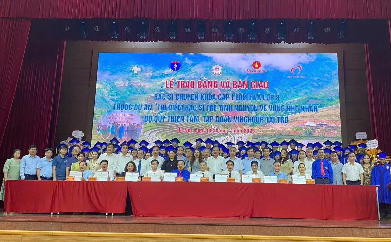 LÊ TỐT NGHIỆP VÀ TRAO BẰNG BÁC SI CHUYÊN KHOA CẤP I DỰ ÁN 585