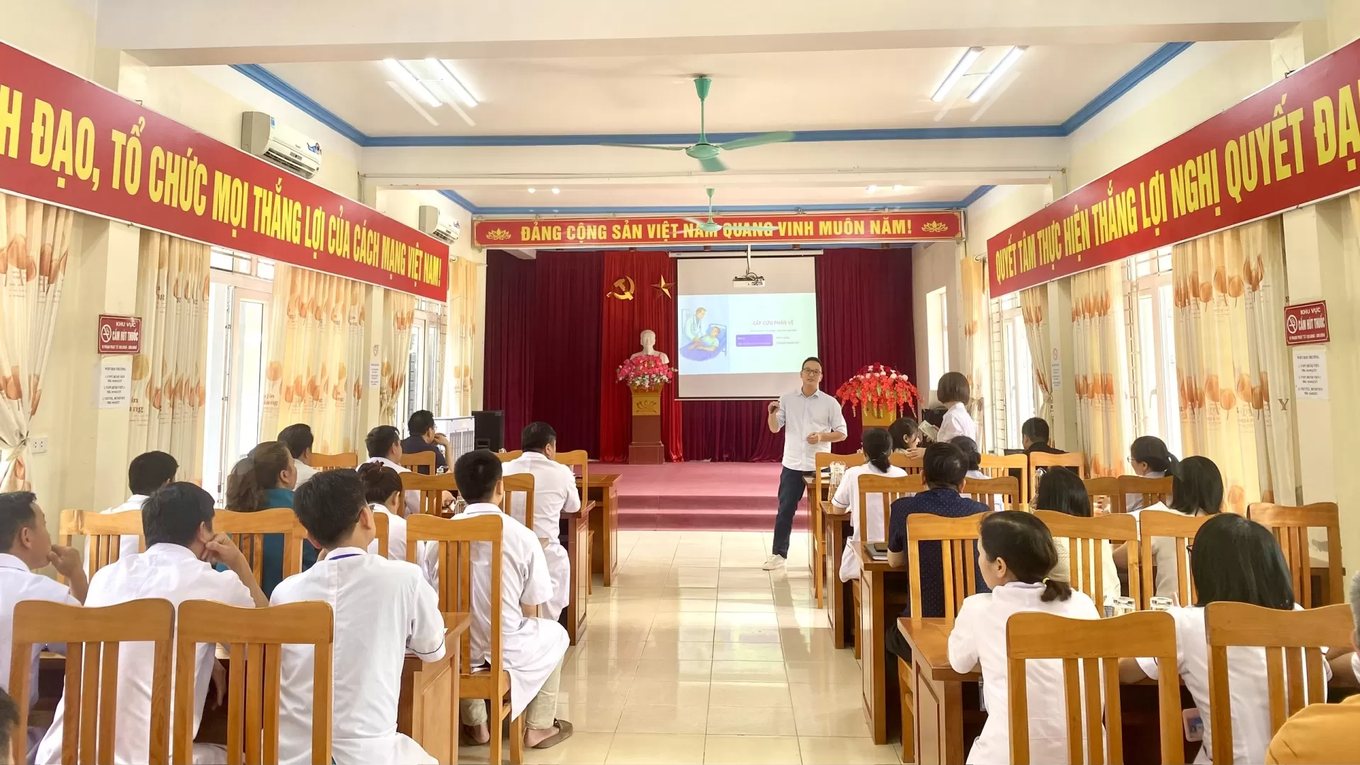 KHAI MẠC Lớp Tập huấn Xử trí cấp cứu sốc phản vệ  và cập nhật xử trí cấp cứu trước viện” năm 2026