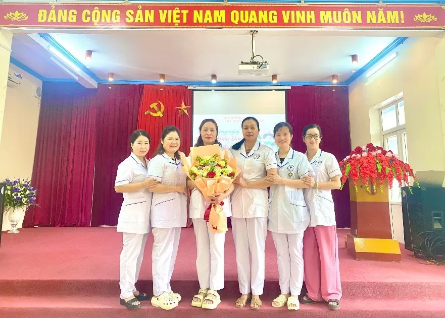 Trung tâm Y tế Khu Vực Trạm Tấu tổ chức buổi gặp mặt kỷ niệm ngày Quốc tế Điều dưỡng