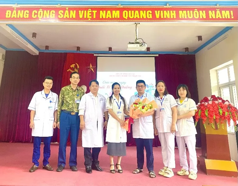 Trung tâm Y tế Khu Vực Trạm Tấu tổ chức buổi gặp mặt kỷ niệm ngày Quốc tế Điều dưỡng